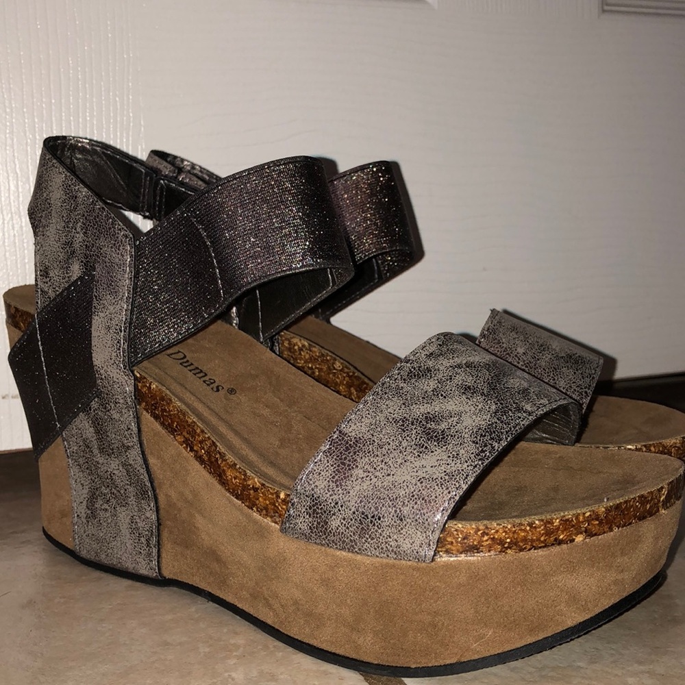 Grey wedges